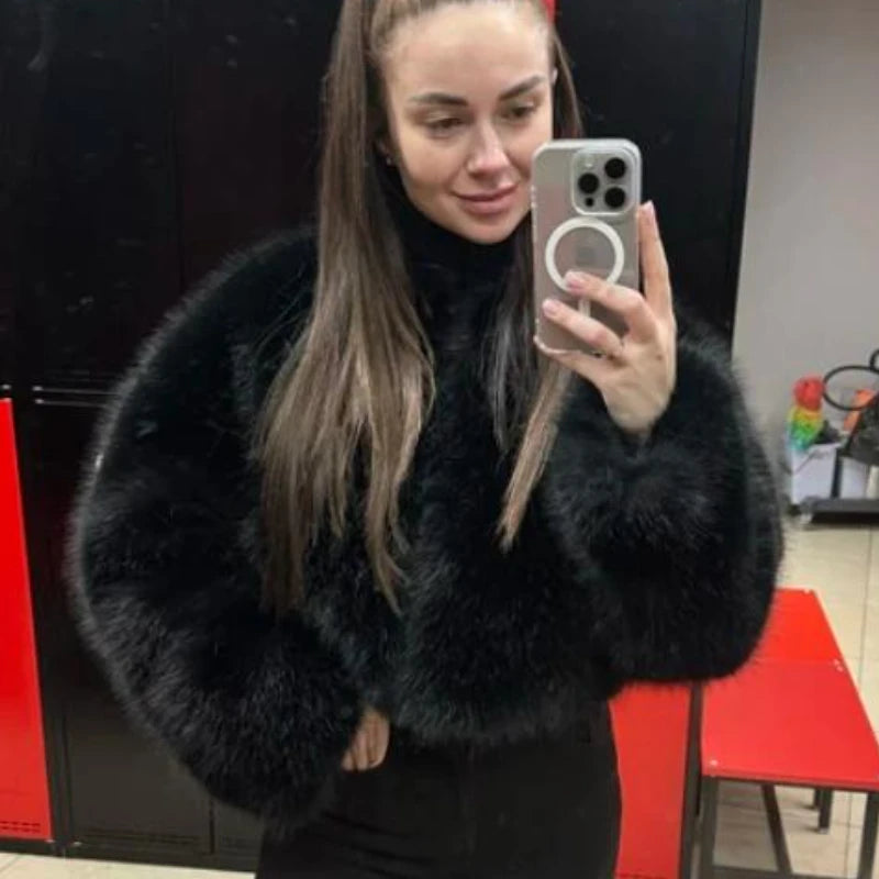 Iconic Street Fashion Week Luxury Gradient Cropped Faux Fur Coat for Women – Hot & Cool Fluffy Short Fur Jacket, Winter 2024